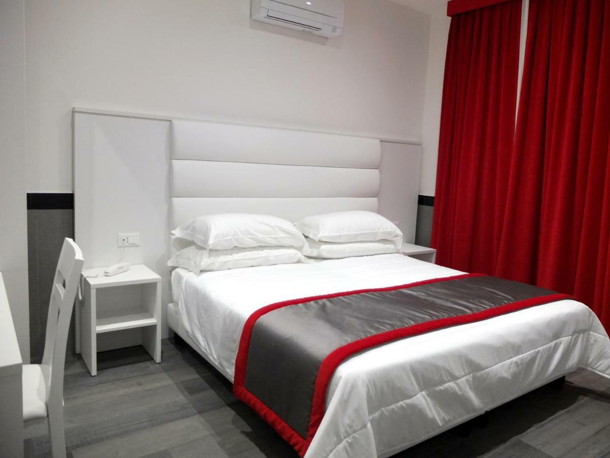 Hotel Astoria Golden Gate Roma Esterno foto